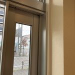 愛知県大府市 歯科医院 ドア工事店 小窓網戸取付工事【ドアファクトリー】