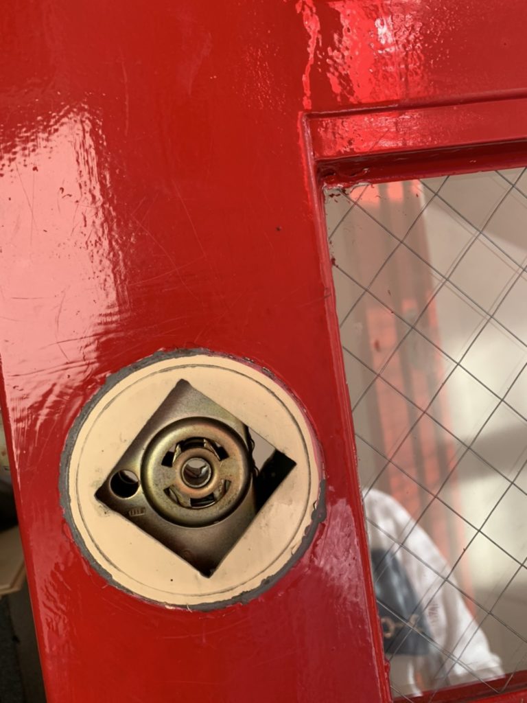 愛知県東海市 ドア修理工事店 レバー錠取替工事【ドアファクトリー】