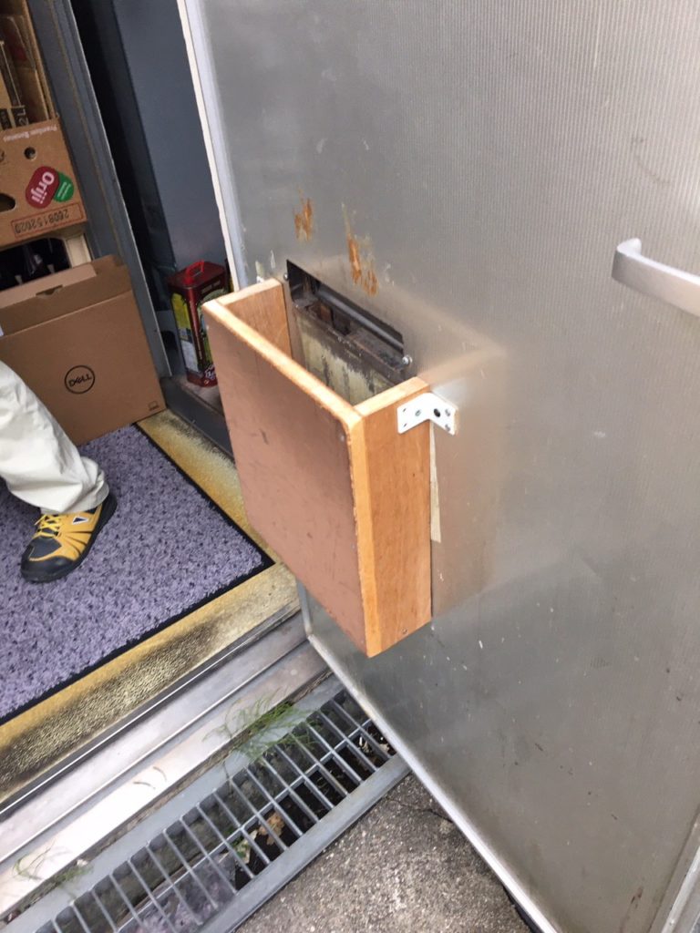 愛知県大府市 ビル ドア工事店 フラッシュドア取替工事【ドアファクトリー】