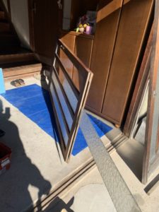 愛知県大府市 戸建住宅 玄関引戸ガラス デザイン硝子に交換工事【ドアファクトリー】