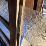 愛知県大府市 戸建住宅 玄関引戸ガラス デザイン硝子に交換工事【ドアファクトリー】