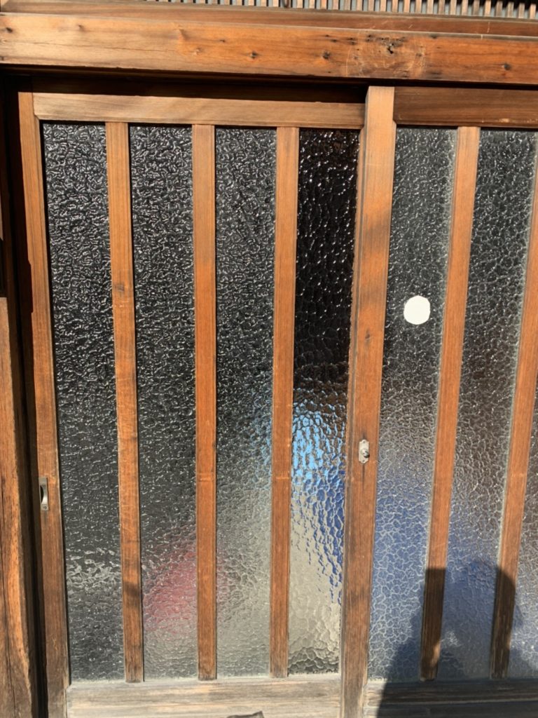 愛知県大府市 戸建住宅 玄関引戸ガラス デザイン硝子に交換工事【ドアファクトリー】