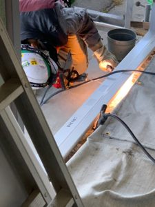 愛知県東海市 倉庫 スチールドアの開口工事【ドアファクトリー】