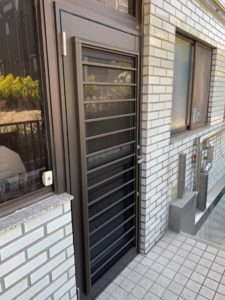 愛知県豊明市 戸建住宅 勝手口ドア取替工事 LIXILリシェント【ドアファクトリー】