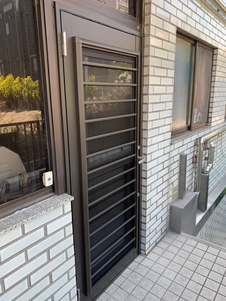 愛知県豊明市 戸建住宅 勝手口ドア取替工事 LIXILリシェント【ドアファクトリー】