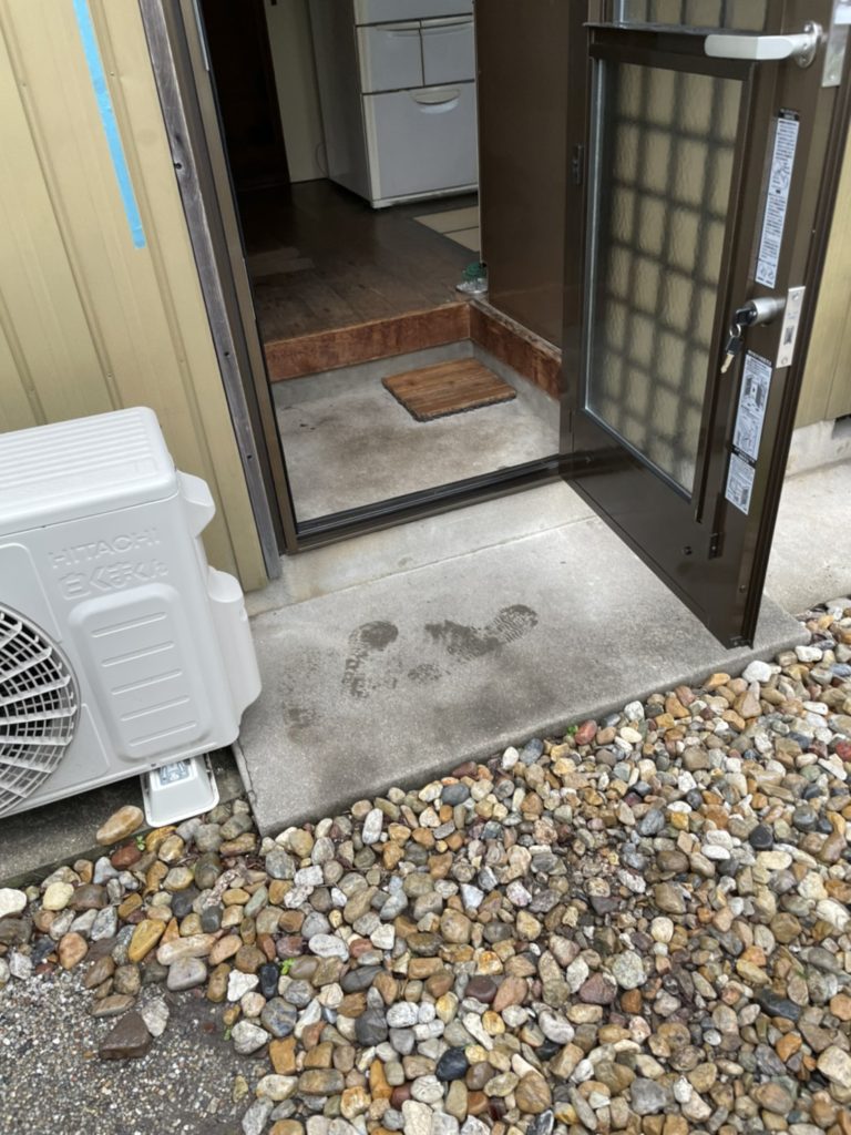 大府市 戸建住宅 LIXILリシェント 勝手口ドア取替工事【窓香房】