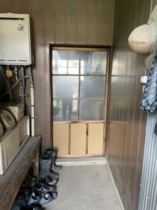 北名古屋市 戸建住宅 YKKAP 勝手口引戸取替工事【ドアファクトリー】