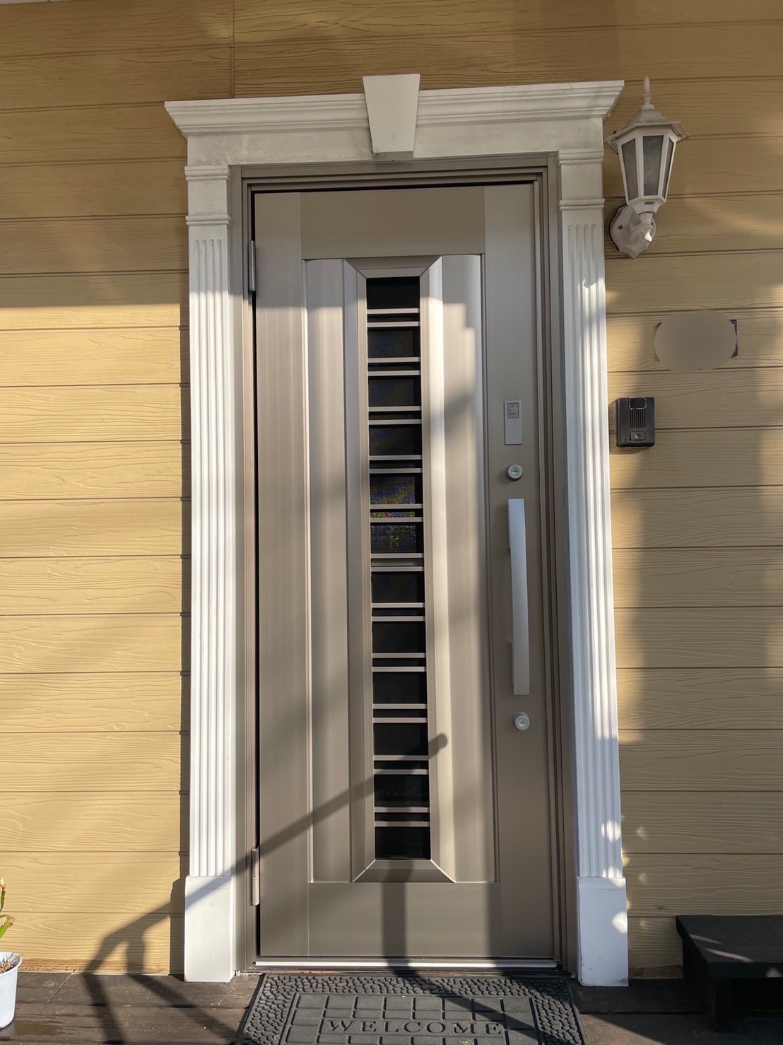 ~LIXILリシェント玄関ドア工事前~