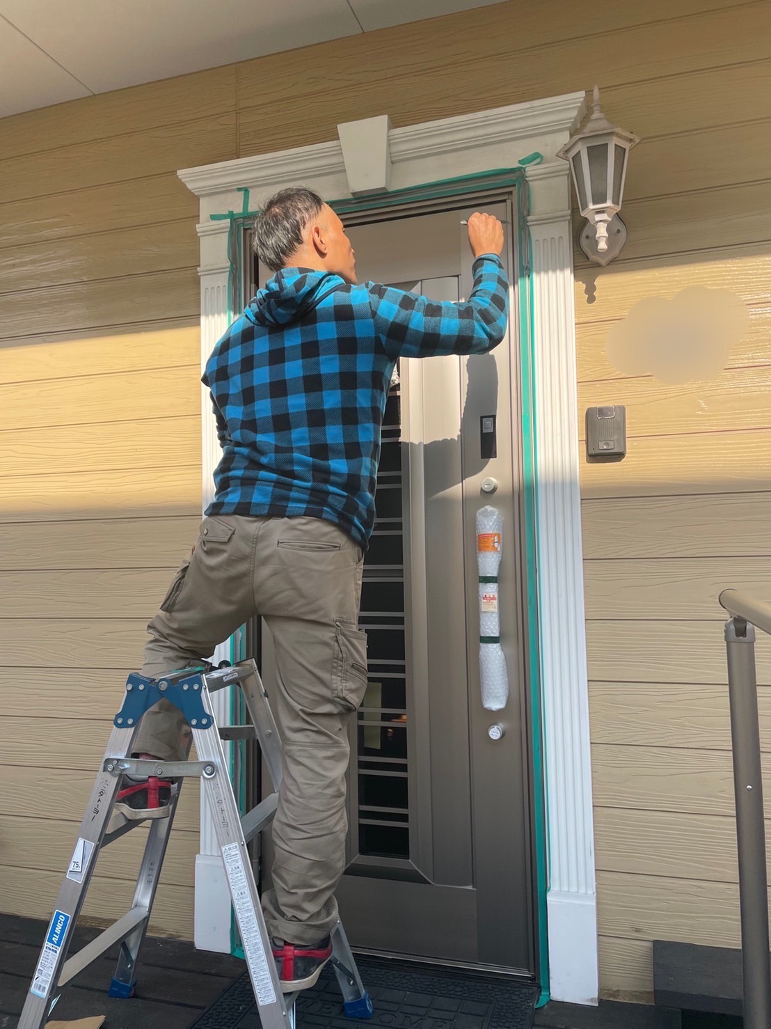 ~LIXILリシェント玄関ドア工事前~