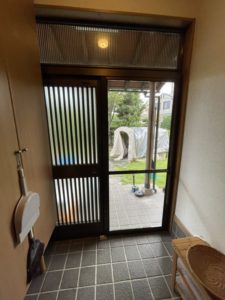 愛知県大府市 戸建住宅玄関引戸用上吊り方引き網戸取替工事【ドアファクトリー】