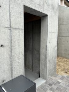 愛知県名古屋市 RC住宅 LIXILクリエラ硝子ドア ドア取付工事【ドアファクトリー】