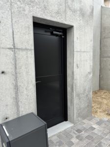 愛知県名古屋市 RC住宅 LIXILクリエラ硝子ドア ドア取付工事【ドアファクトリー】