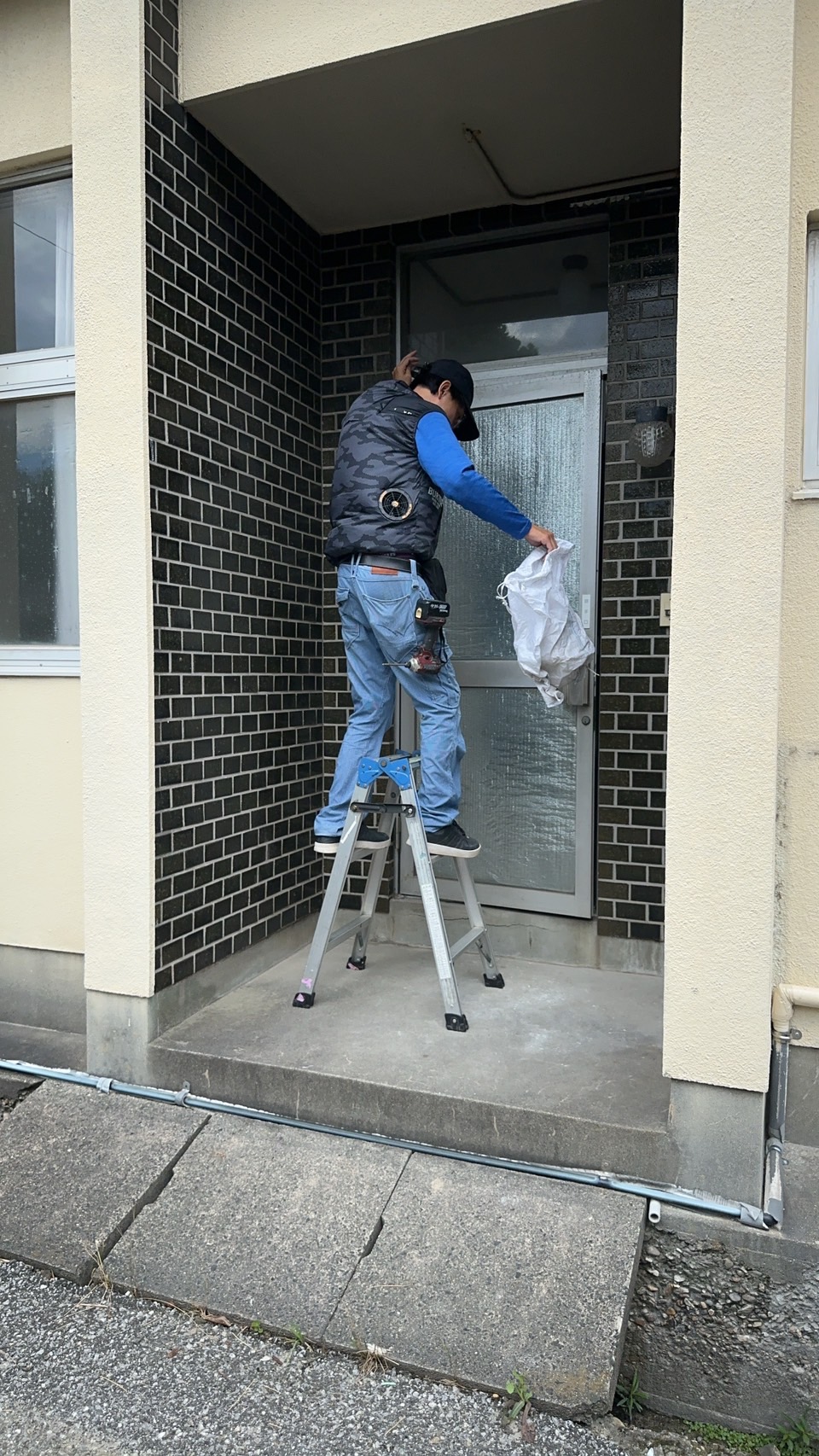 愛知県蒲郡市 LIXILリシェント 勝手口ドア交換工事【ドアファクトリー】