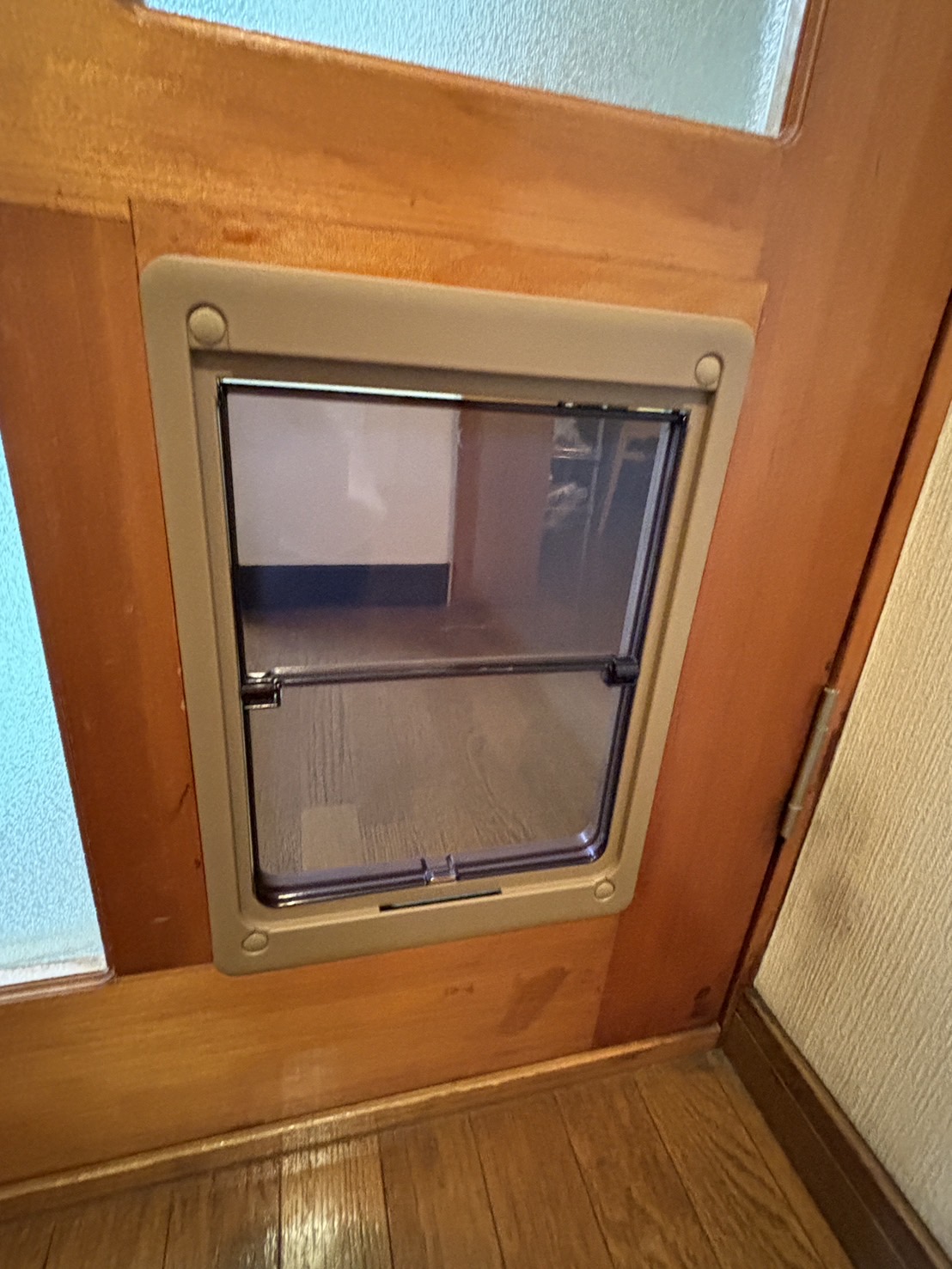 愛知県大府市 ペットドア取付工事【ドアファクトリー】