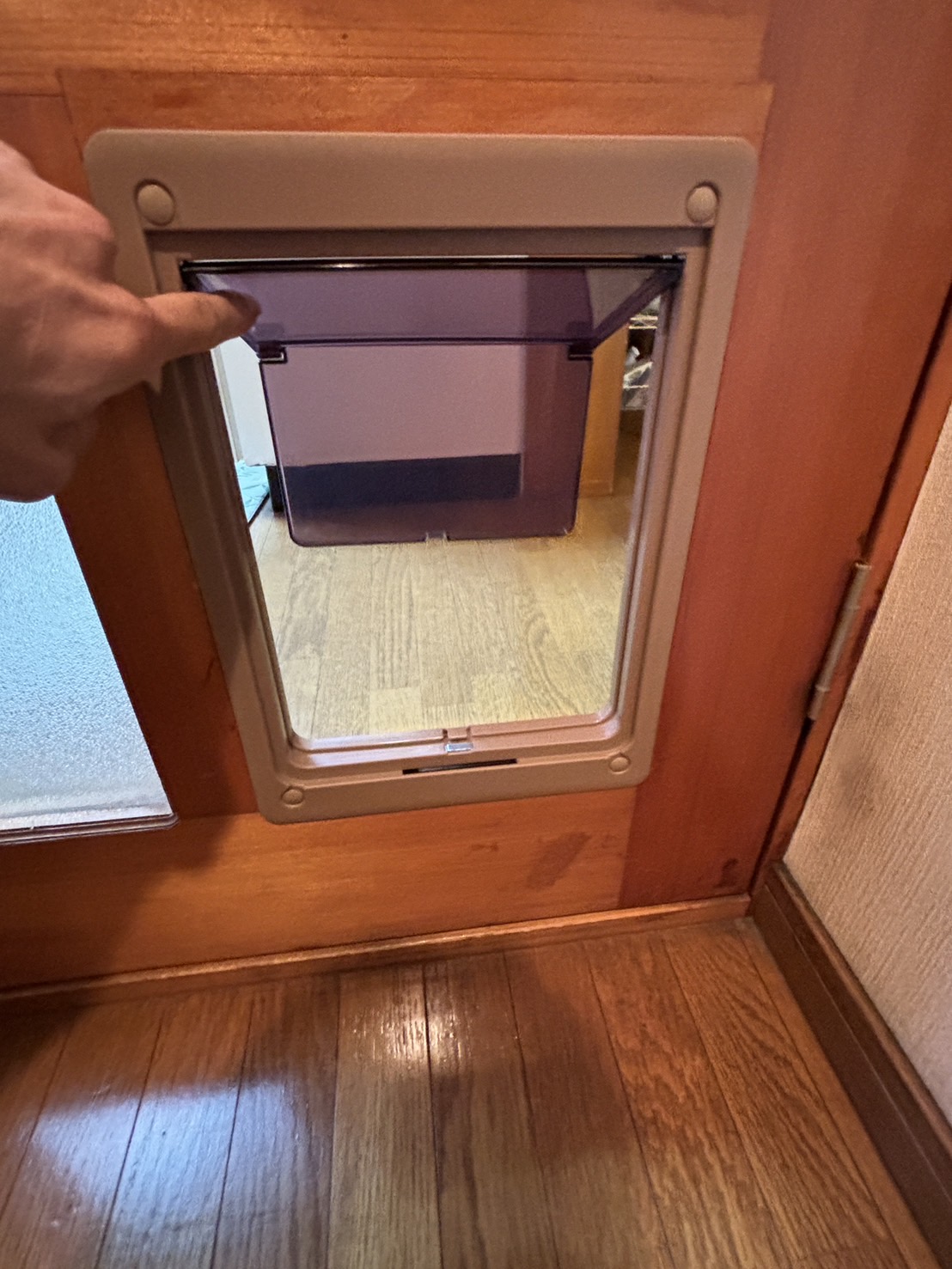 愛知県大府市 ペットドア取付工事【ドアファクトリー】