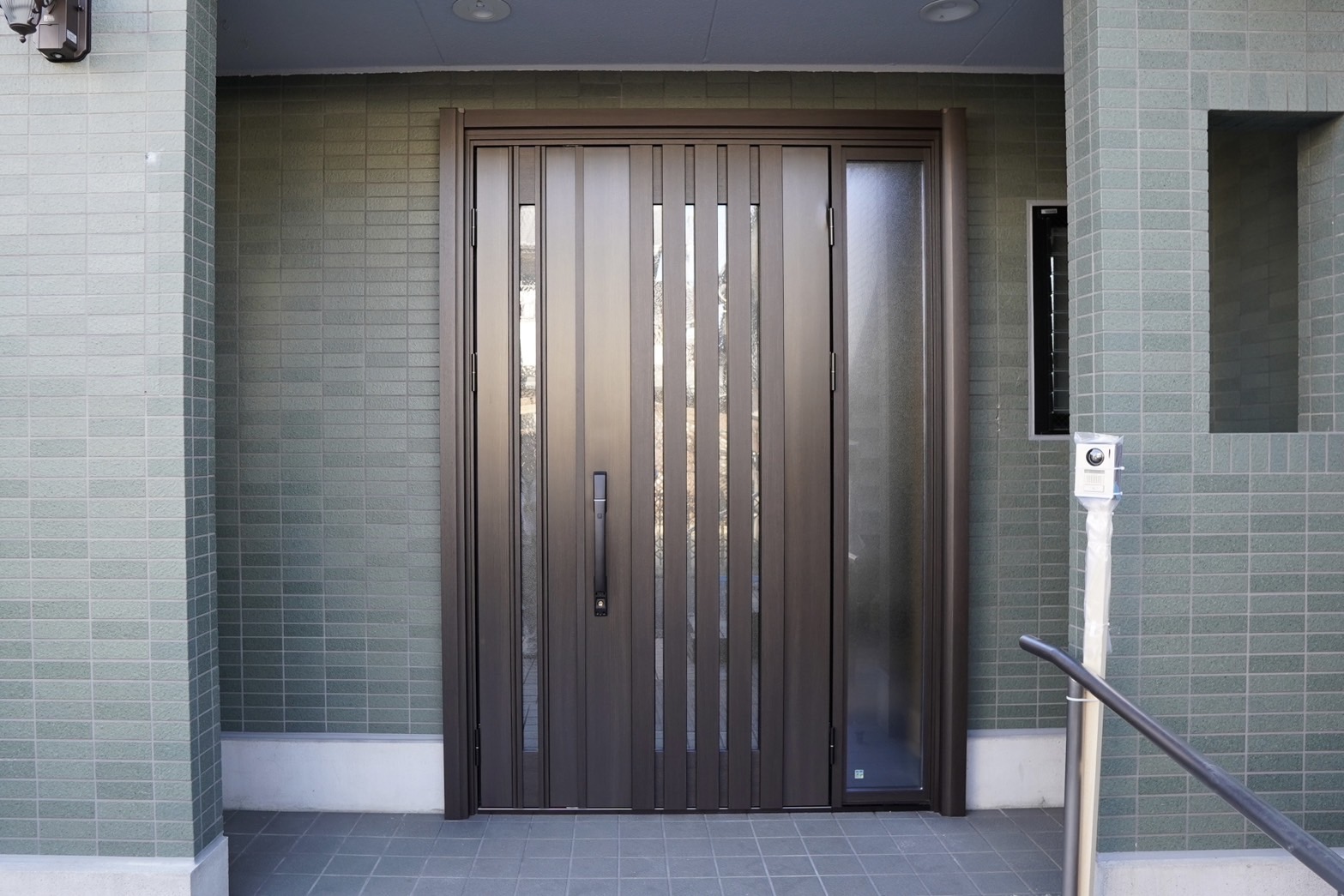 名古屋市北区 YKKドアリモ片袖親子ドア 玄関ドア交換工事【ドアファクトリー】