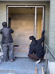 名古屋市北区 YKKドアリモ片袖親子ドア 玄関ドア交換工事【ドアファクトリー】