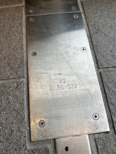 愛知県安城市 フロアヒンジ交換工事【ドアファクトリー】