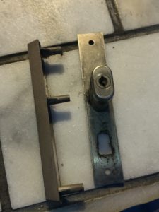 愛知県知立市 MIWA錠 玄関引戸錠取替工事 【ドアファクトリー】